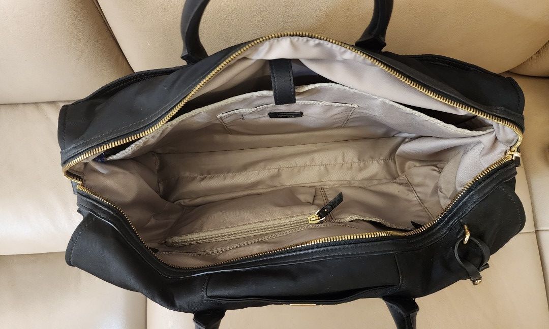 Tumi dara sales