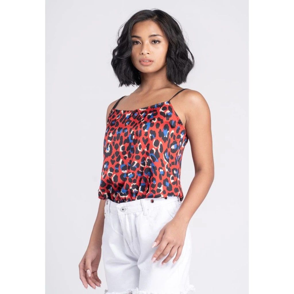 Una Rosa Sleeveless Satin Bodysuit - Medium (Category: Sleeveless) located in Las Pinas. Submitted by allideclutter (Listing ID 1267945741, Image 3). Description: Red sleeveless satin bodysuit Brand: Una Rosa Size: Medium Brand new, never used.