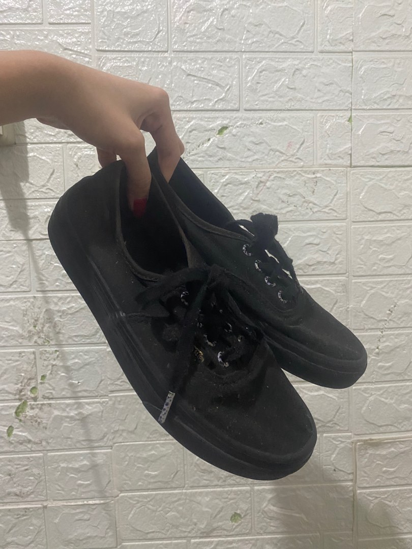 Vans authentic all black sale outfit