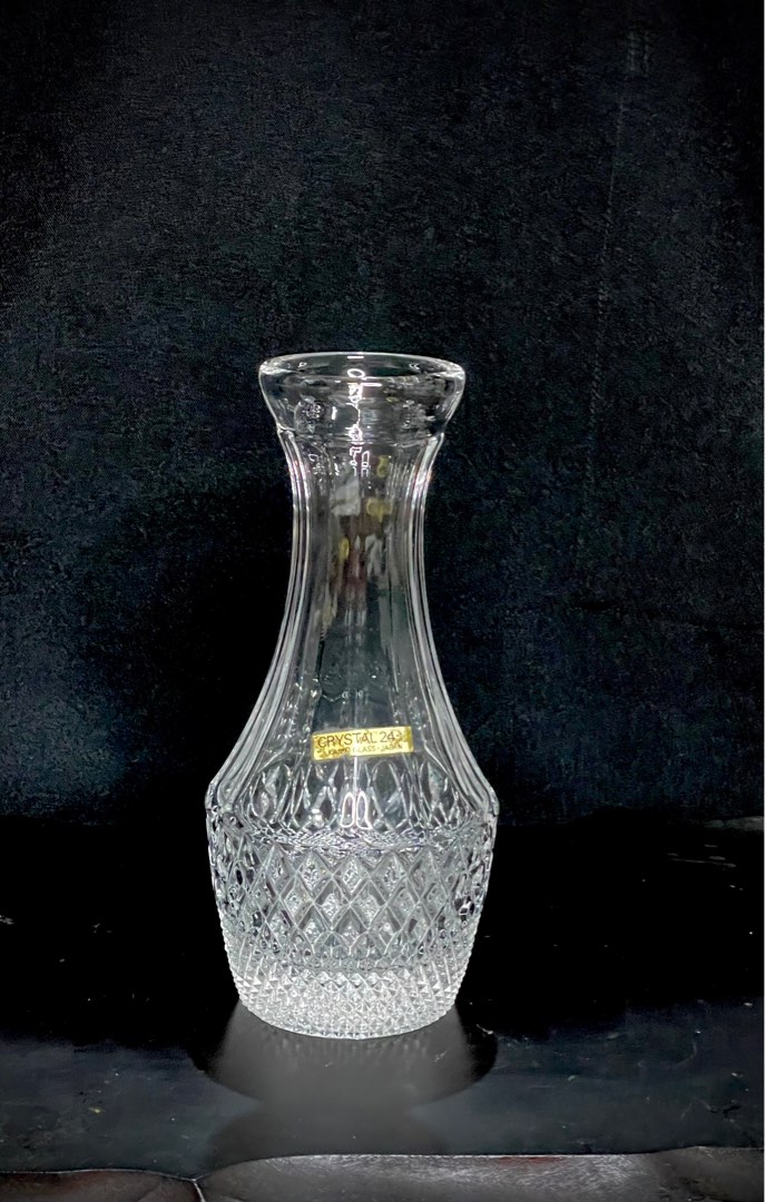 VINTAGE KAMEI CRYSTAL GLASS TABLE TOP VASE; Crystal 24 pbo, Furniture