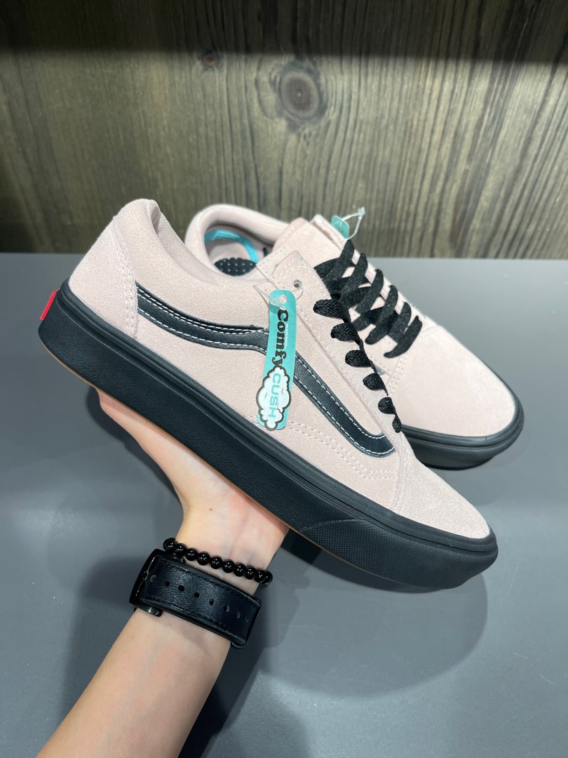 Vans old skool on sale black with roses