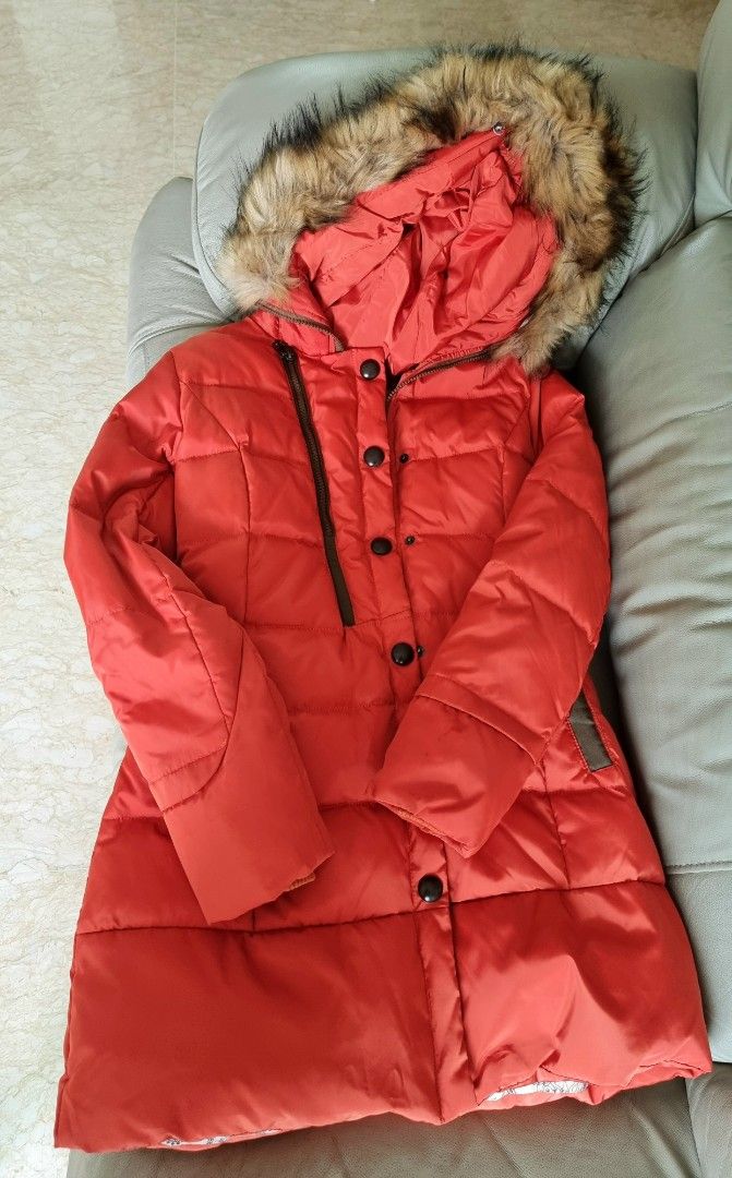 Winter Jacket (Category: Coats, Jackets and Outerwear) located in Singapore. Submitted by candy4u (Listing ID 1267945304, Image 1). Description: the label says XL size but it is for medium size..