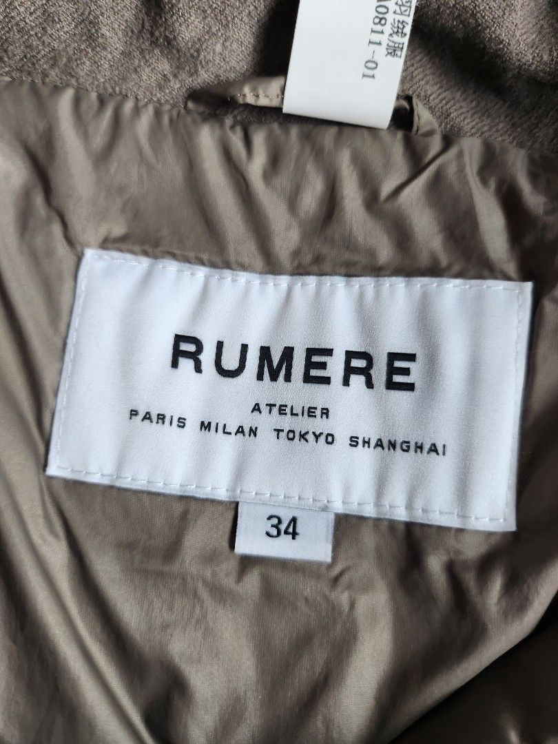 Winter Jacket (Category: Coats, Jackets and Outerwear) located in Singapore. Submitted by ryane2 (Listing ID 1267945920, Image 3). Description: 80% Down 20% Feather Real Fur.