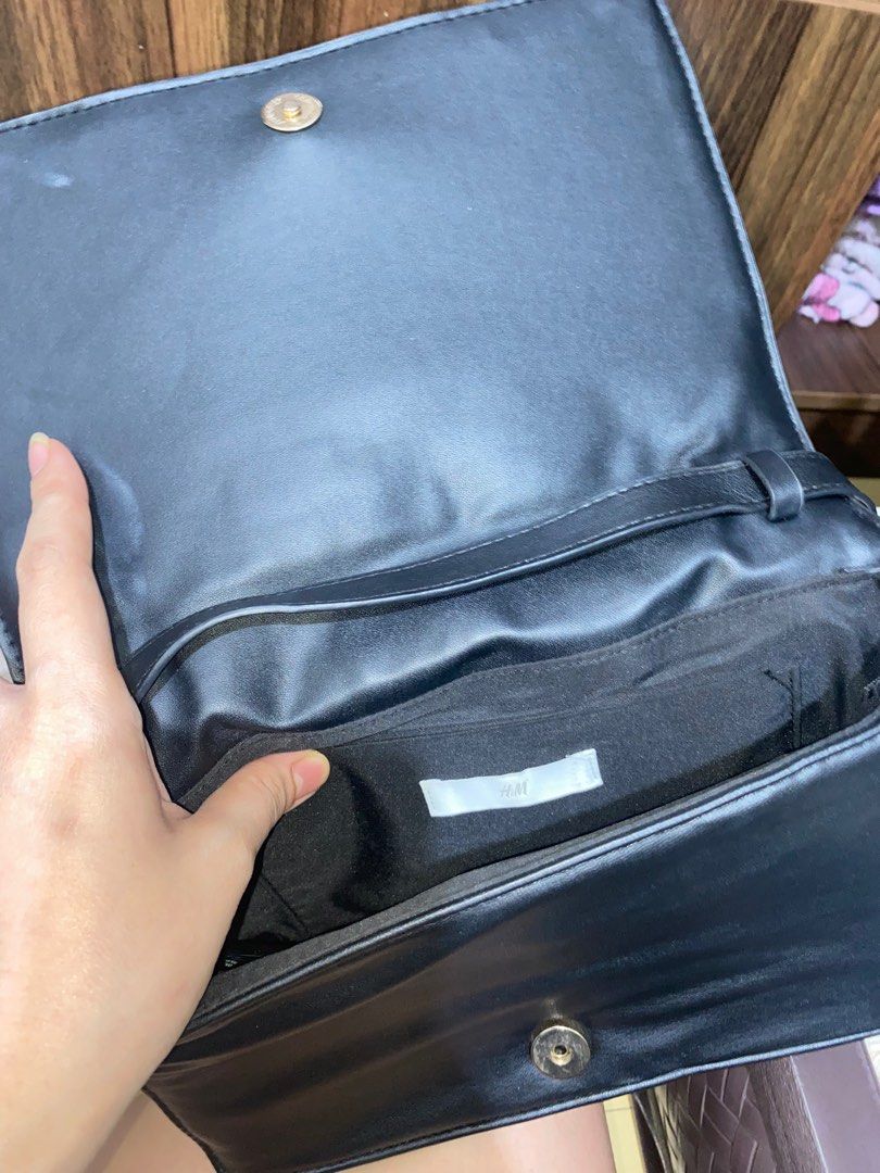 H&m black shoulder bag store