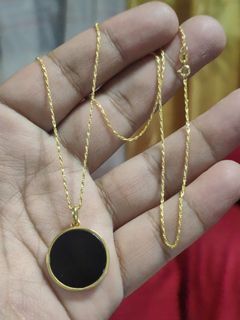 18k gold necklace with black onyx pendant
