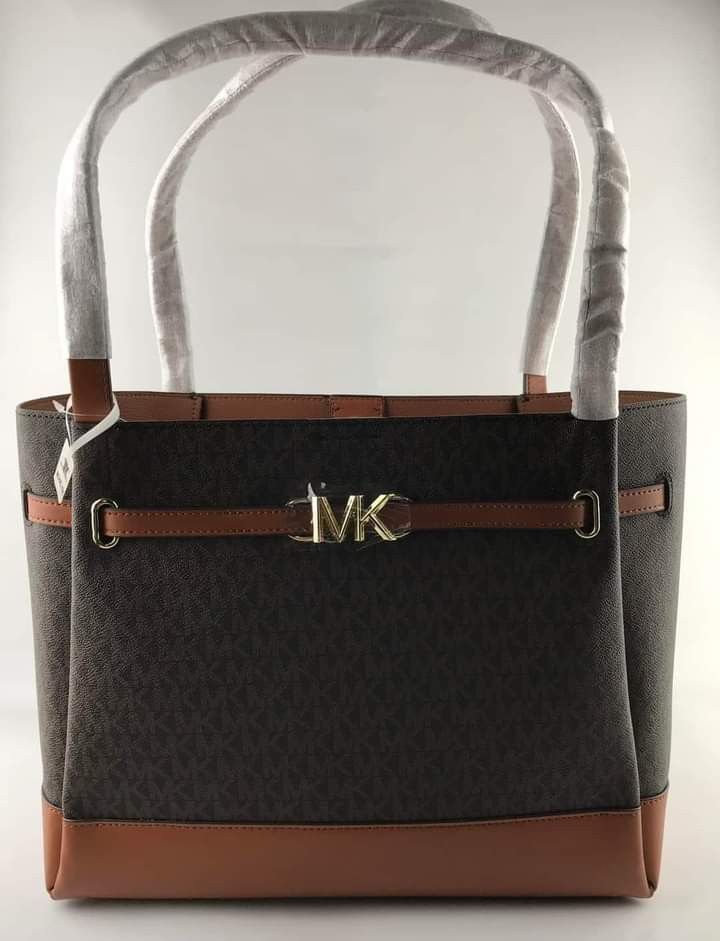 🍀 MK Reed Belted Tote (Category: Luxury Bags & Wallets) located in Manila. Submitted by shan_kenz (Listing ID 1268191892, Image 2). Description: 🍀 MK Reed Belted Tote ▪️16.5"W X 10.75"H X 7"D 💰P2,700 ▪️Actual photo ▪️Plus SF.