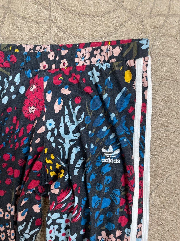 Adidas Floral Leggings (Category: Activewear) located in Pasig City. Submitted by prebym. (Listing ID 1268169927, Image 2). Description: Original Adidas.