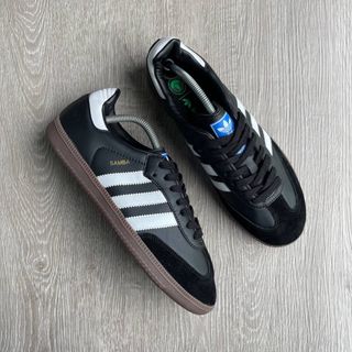 (Category: ) located in . Submitted by rowang_bundle.sneakers (Listing ID 1268288616, Image 1). Description: .