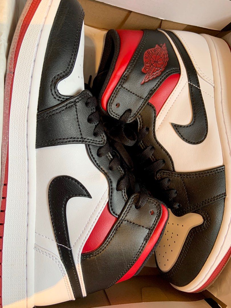 Red toe jordan best sale 1
