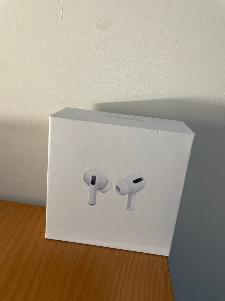 AirPods Pro, 耳機及錄音音訊設備, 耳機在旋轉拍賣