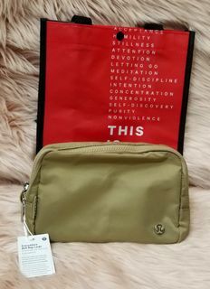 Authentic Lululemon 2L Everyday Bag in Nude Beige