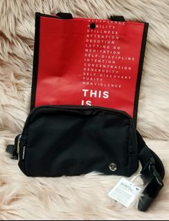 Authentic Lululemon 2L Everyday Bag in Black