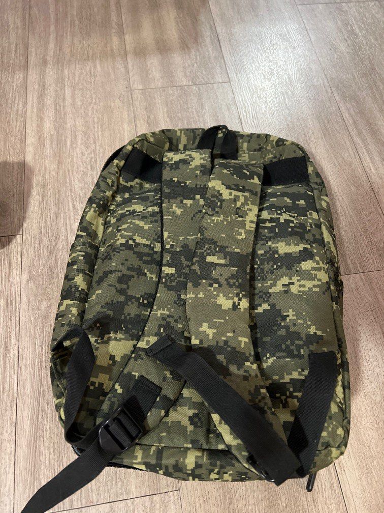 Backpack (Category: Backpacks) located in Singapore. Submitted by Neoem (Listing ID 1268268404, Image 3). Description: BN.