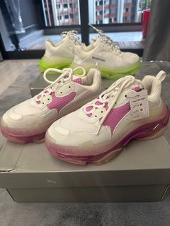 White balenciaga triple s store