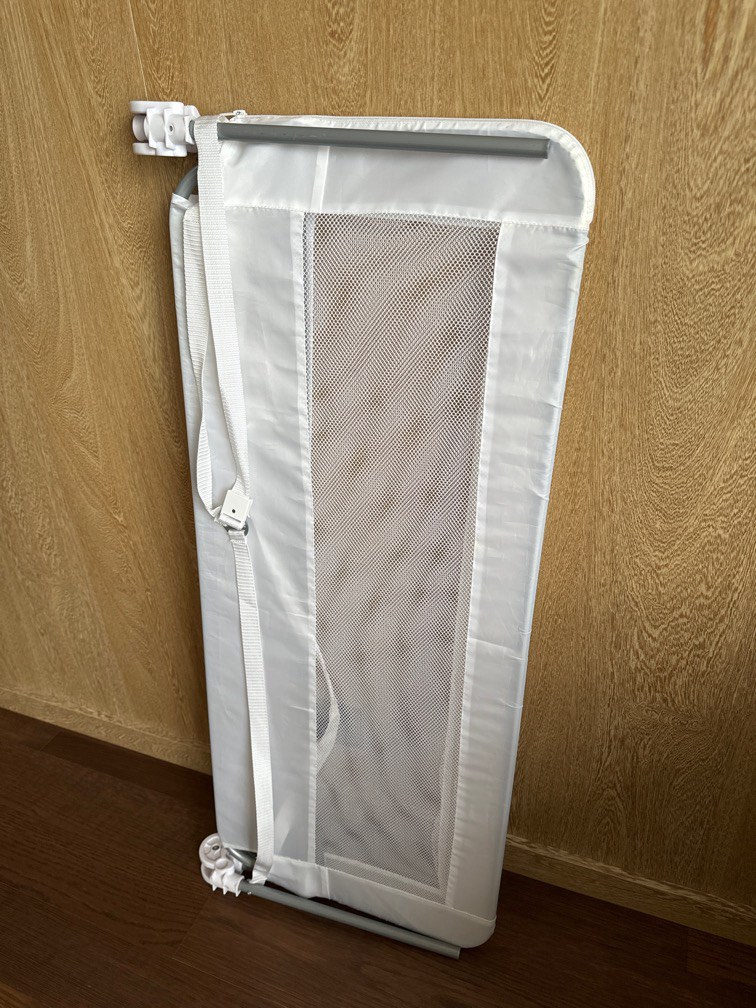 White Bed guard / Bed rail / Bed fence, Babies & Kids, Baby Nursery