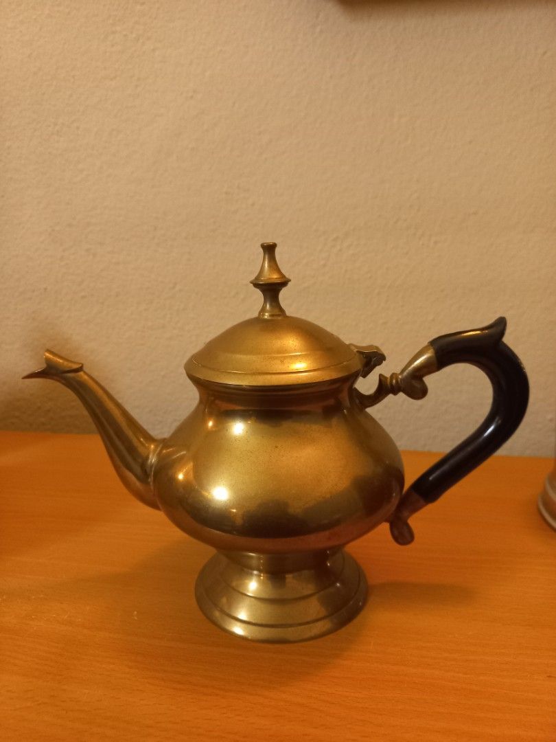 Vintage Brass Teapot, Hobbies & Toys, Collectibles & Memorabilia