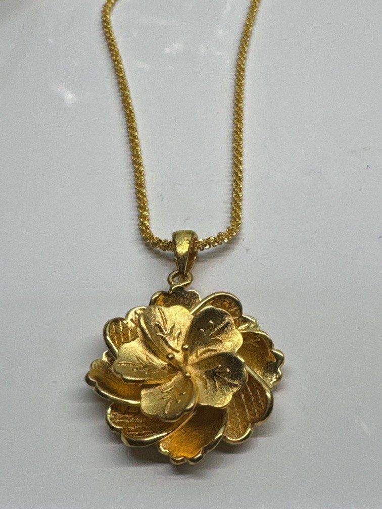 Bundle sale Sand Gold Necklace and flower pendant Women s