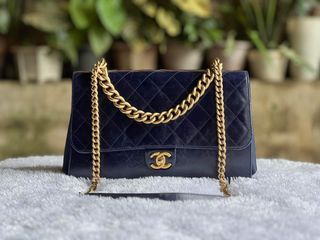 Chanel navy blue glazed flap