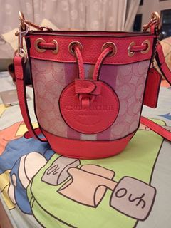 （分類：）位於 。 由 offthetagluxury 提交（商品編號 1268272848，圖片 1）。簡介： 。