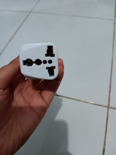 Colokan 3 merk Krisbow