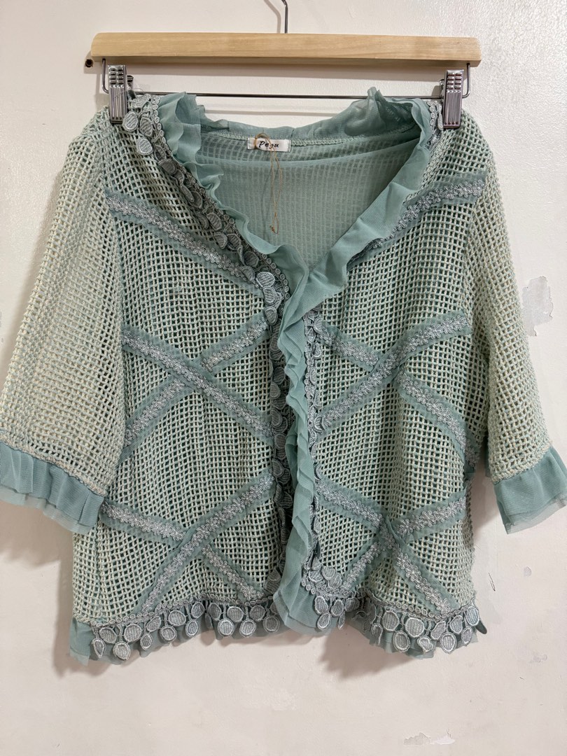 Dainty top, Women's Fashion, Tops, Others Tops on Carousell