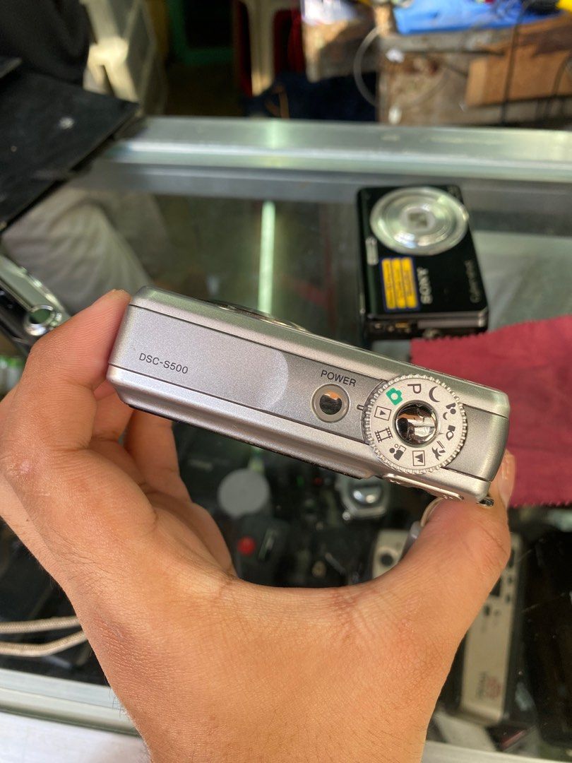 Digital Camera Sony Cybershot DSC-S500 (Category: Cameras) located in Valenzuela. Submitted by alfeopaulramos7490 (Listing ID 1268241148, Image 2). Description: Sony cybershot dsc-s500 6.0 megapixel P3,999PHP Inclusion * unit * double AA battery * memory stick pro duo * wrist cord Ready to use No issue WITH 1 MONTH WARRANTY.