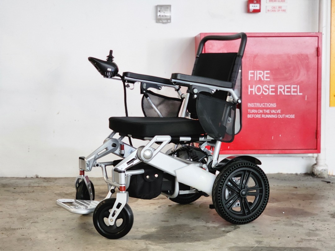 EA9000 EWheelchair Personal Mobility Aids Wheelchair 24V6.6AH
