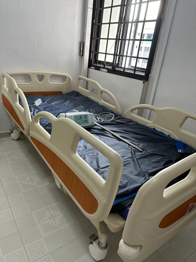 Electric Hospital Bed , remote control with Air mattress for pressure