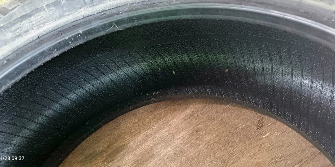 Ferelli tire 215/65/R16 (Category: Mags and Tires) located in Mandaluyong City. Submitted by nobledog_257570 (Listing ID 1268164267, Image 2). Description: nag palit ng mas malapad na gulong pm sa may gusto lapa pong butas or pasak yan... sobrang kapal pa po nya... 3pcs 2k isa may tawad pa po madali kausap.