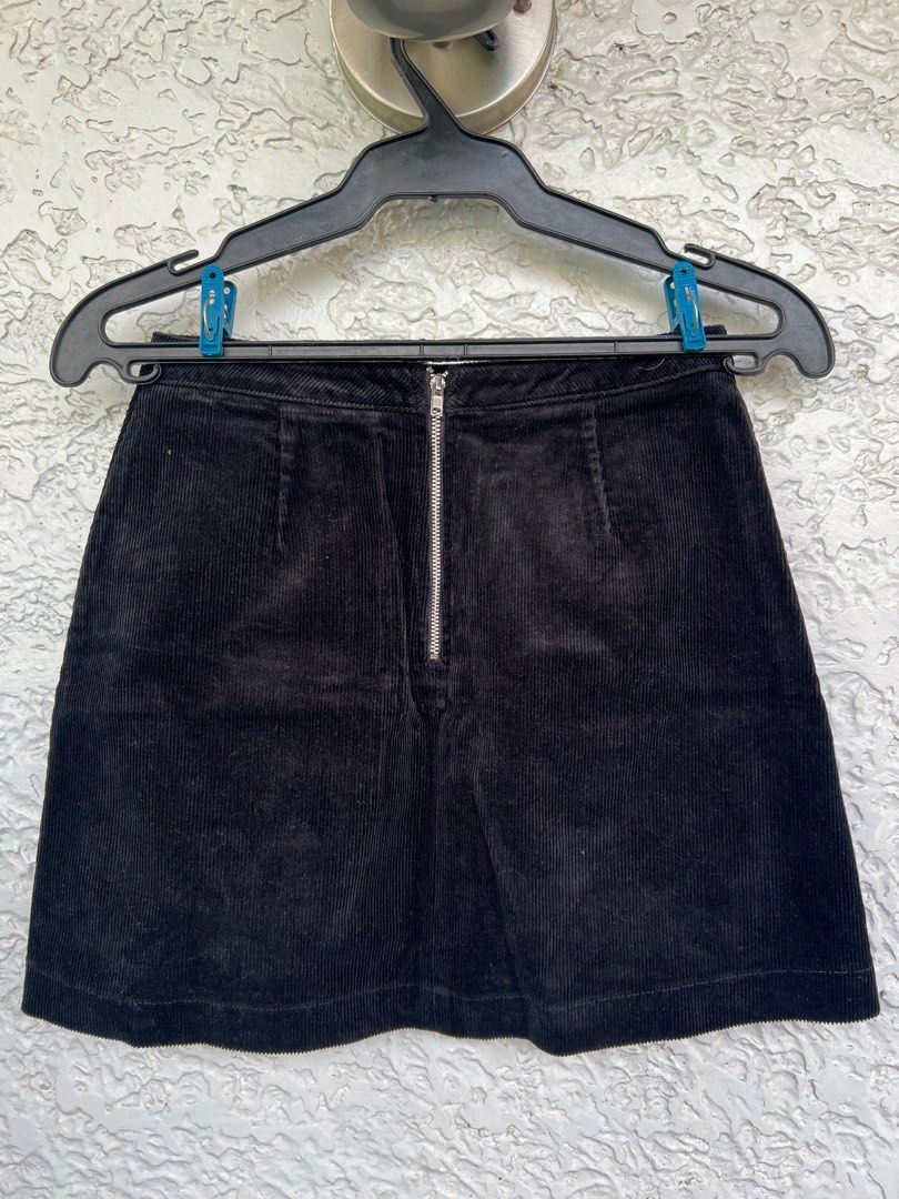 Forever 21 Black Corduroy Skirt (Category: Skirts) located in Makati City. Submitted by shopwithstyle_ (Listing ID 1268200028, Image 2). Description: 📌Payment first. 📌No COD. 📌No return, no exchange. 📌No cancellation of order/s..