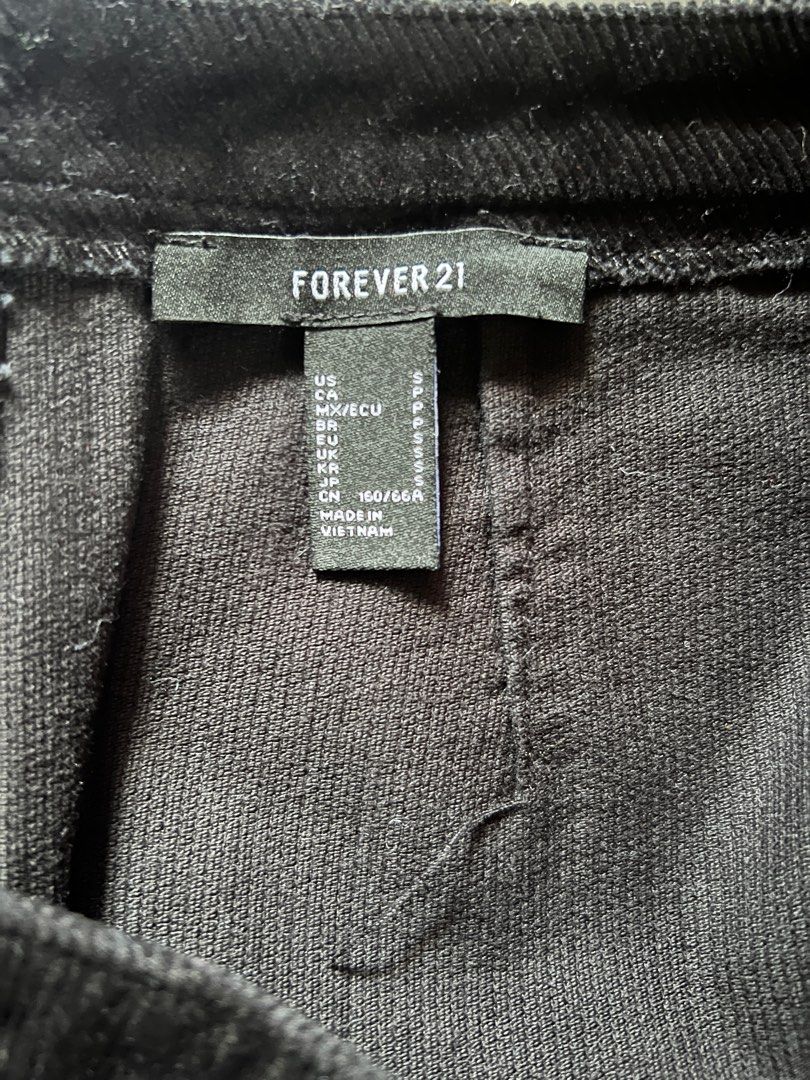 Forever 21 Black Corduroy Skirt (Category: Skirts) located in Makati City. Submitted by shopwithstyle_ (Listing ID 1268200028, Image 3). Description: 📌Payment first. 📌No COD. 📌No return, no exchange. 📌No cancellation of order/s..