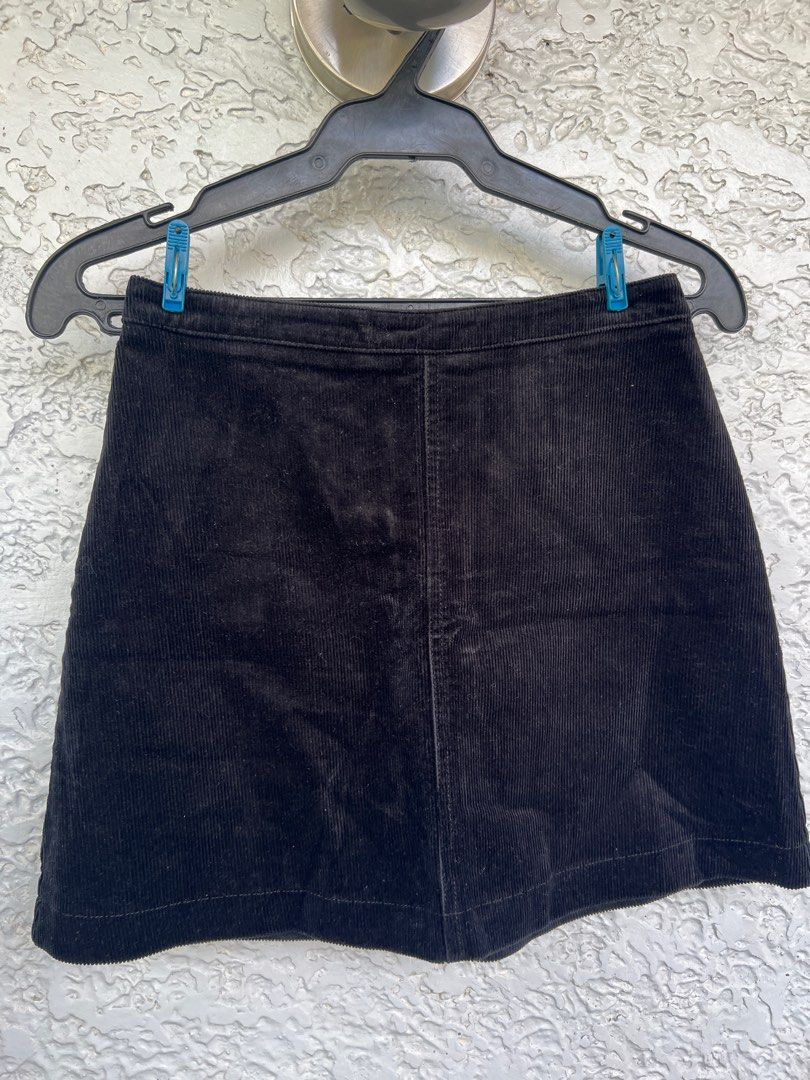 Forever 21 Black Corduroy Skirt (Category: Skirts) located in Makati City. Submitted by shopwithstyle_ (Listing ID 1268200028, Image 1). Description: 📌Payment first. 📌No COD. 📌No return, no exchange. 📌No cancellation of order/s..