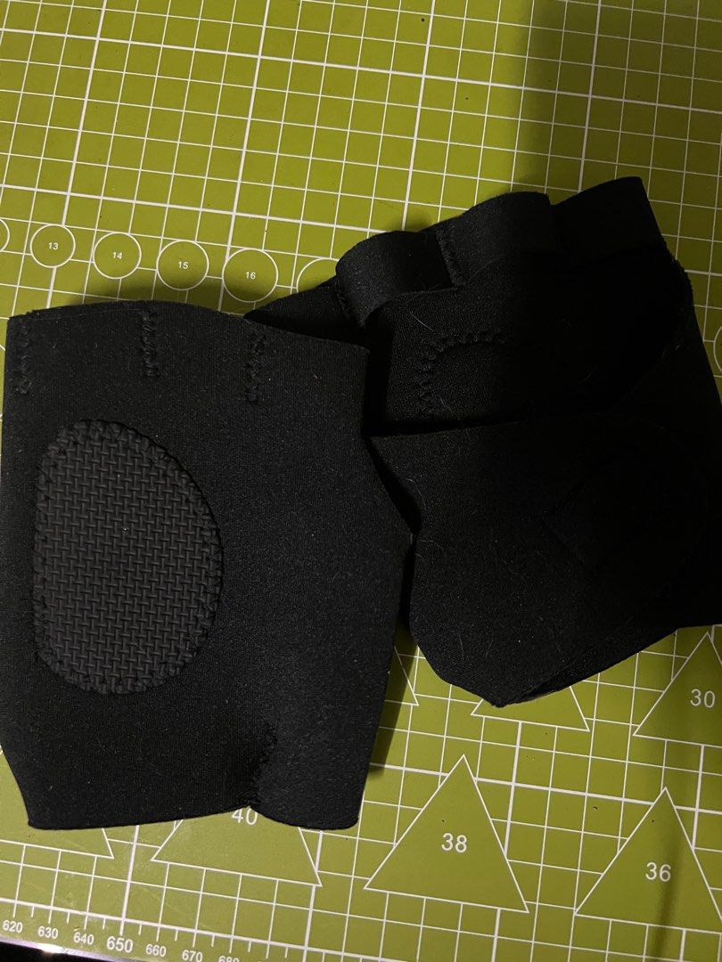 Gym glove Mr DIY, Men's Fashion, Activewear on Carousell