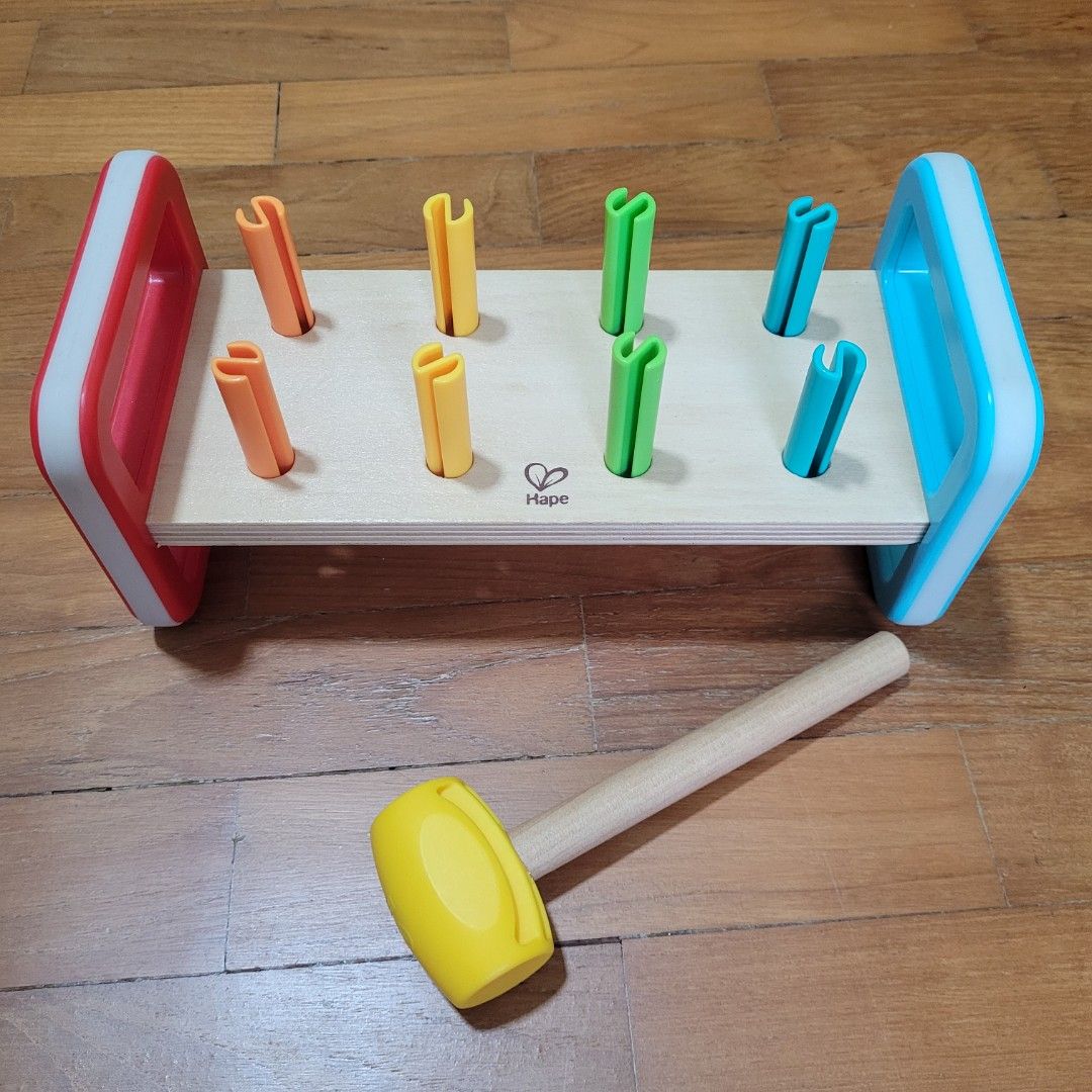 Hape rainbow pounder top
