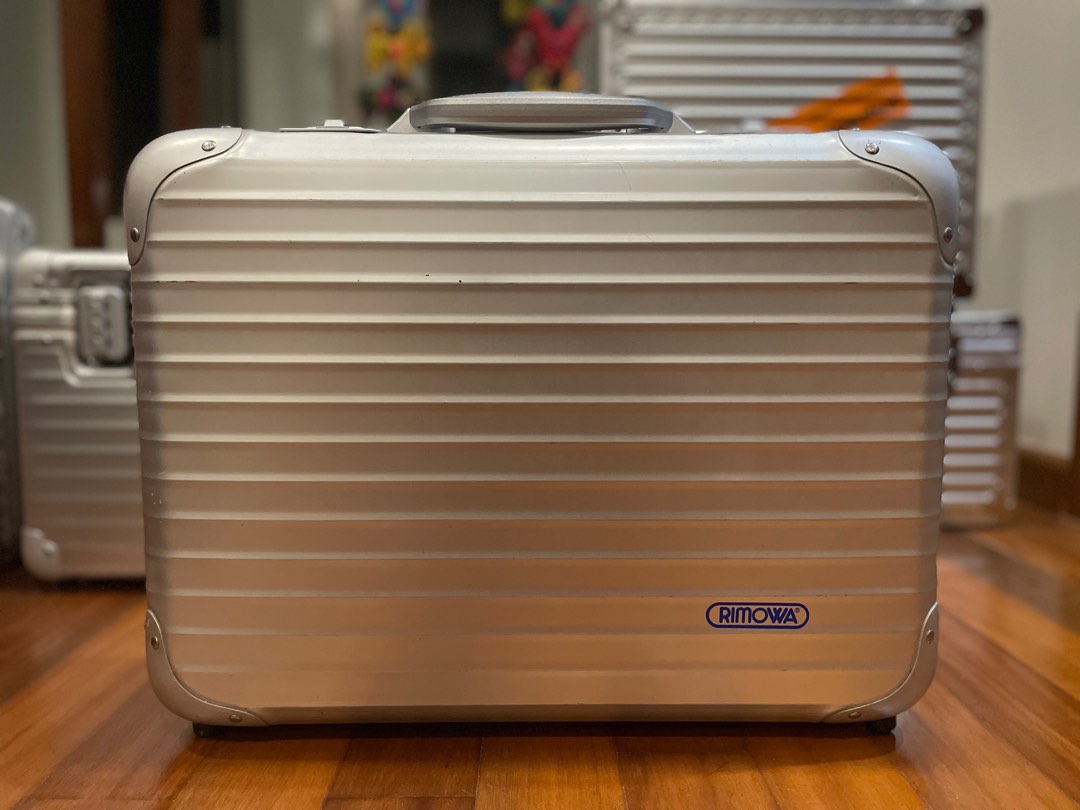 Rimowa topas attache store