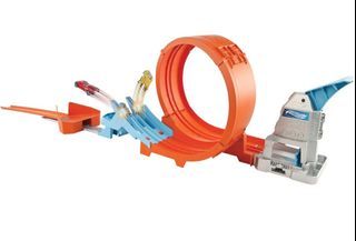 (Instock) Hot Wheels Loop Stunt Champion Track Set with Dual-Track Loop, Dual Launch, Spring Ramp & 1 Car