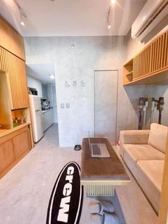 INTERIOR DESIGNED 1BR Condo in Uptown Parksuites