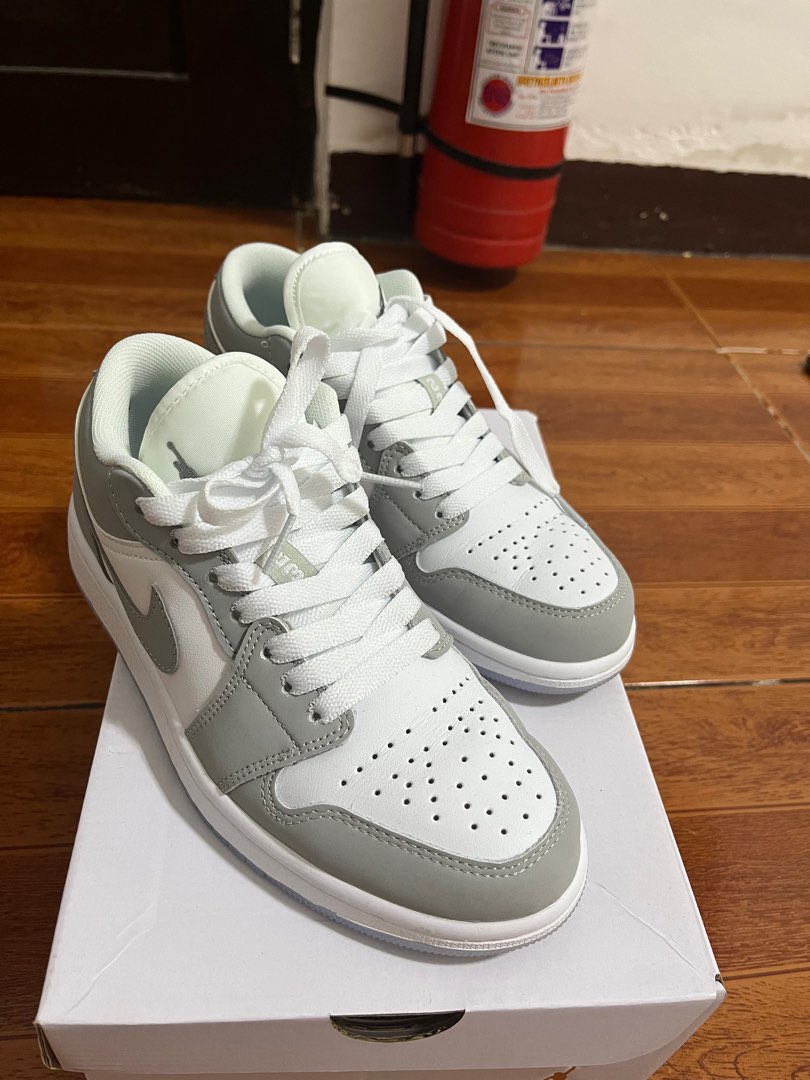 Unauthorized authentic jordan 1 top