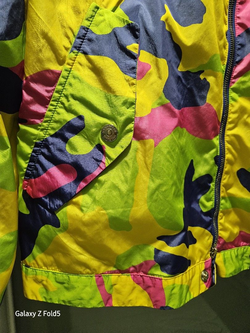 Jacket (Category: Activewear) located in Singapore. Submitted by 8ee9oh (Listing ID 1268238740, Image 6). Description: .