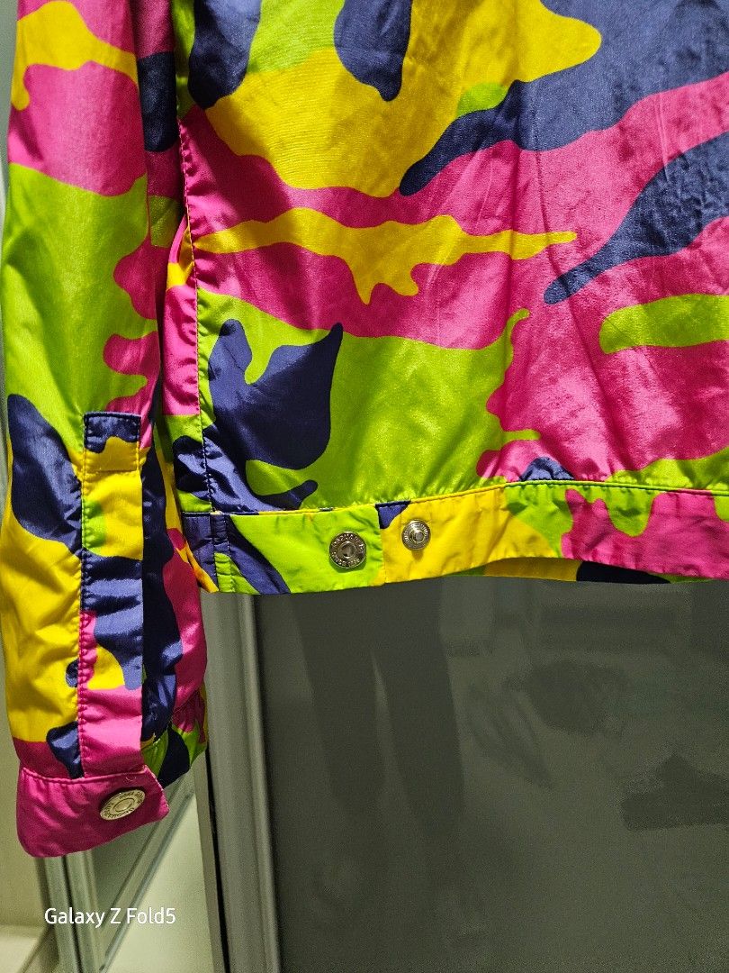 Jacket (Category: Activewear) located in Singapore. Submitted by 8ee9oh (Listing ID 1268238740, Image 5). Description: .