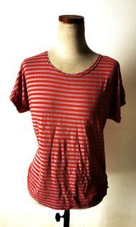 Kaos garis2 merah adem