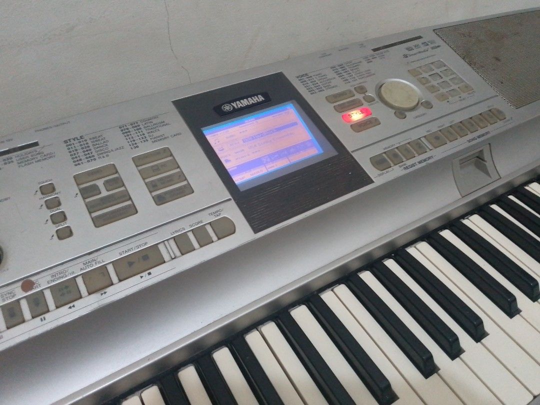 Keyboard Yamaha DGX305 PortableGrand Siap Pakai, Musik & Media, Alat