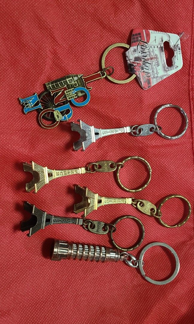 Keychains (eiffel tower) (Category: Other Merchandise) located in Singapore. Submitted by aloegreen (Listing ID 1268319366, Image 1). Description: .