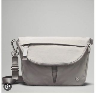 Lululemon ALL NIGHT FESTIVAL BAG MIRCO 2L White Opal Silver Logo NWT