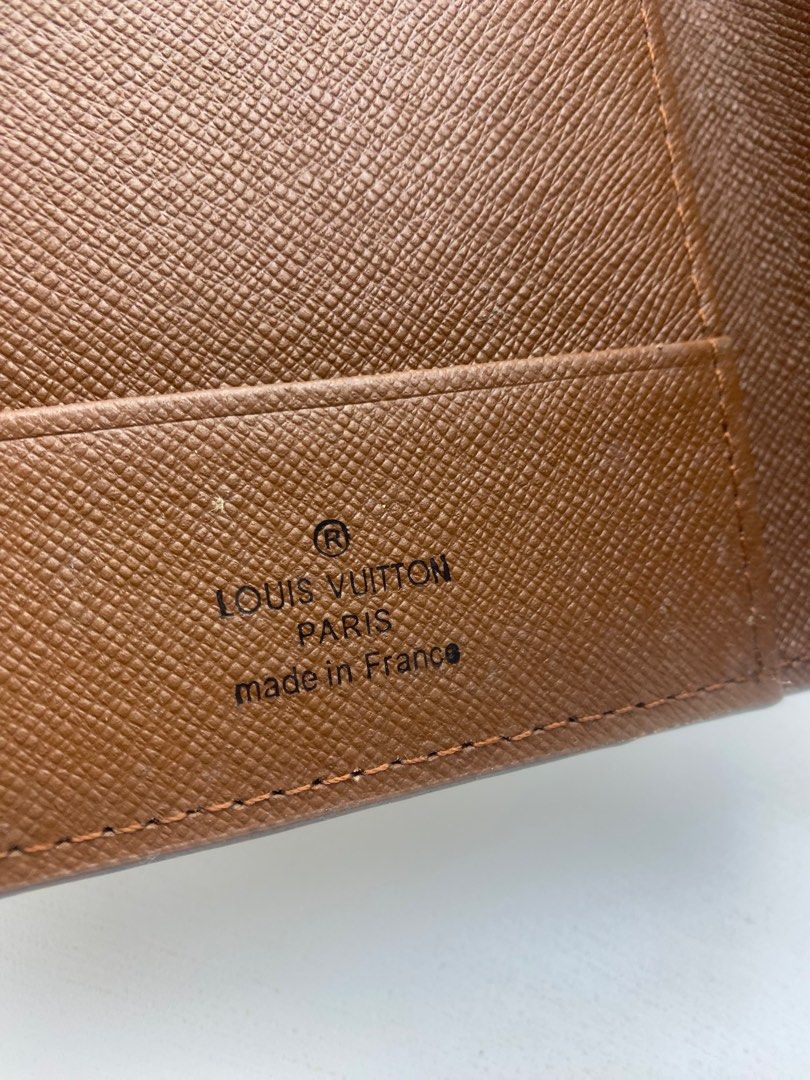 LV PASSPORT HOLDER (Category: Luxury Bags & Wallets) located in Bacolod City. Submitted by chuchaystuffs (Listing ID 1268246694, Image 3). Description: Signs of use can’t find code see pics .