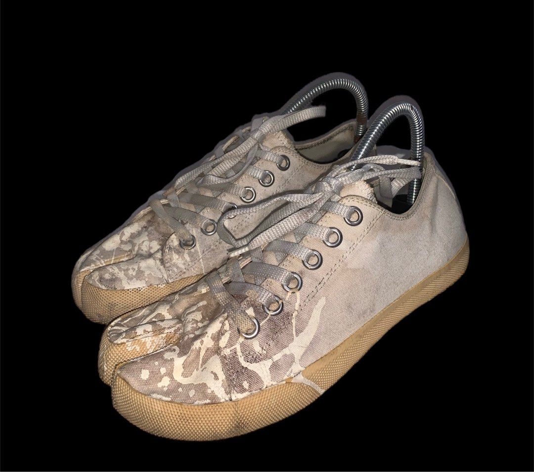 Maison Martin Margiela (Category: Sneakers & Footwear) located in Binan City. Submitted by disqualified_but_undefeated (Listing ID 1268324039, Image 1). Description: Maison Martin Margiela Tabi Sneakers Line 22 Womens Size 37 Well Used But presentable.