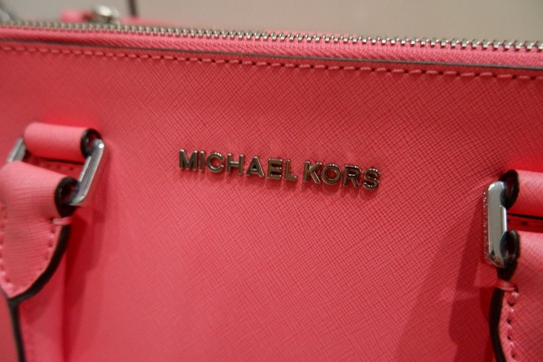 Michael kors bright pink bag 2025