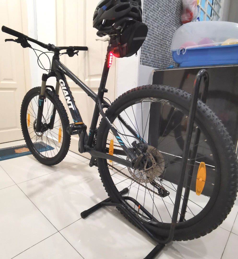 Giant talon 275 mountain 2024 bike