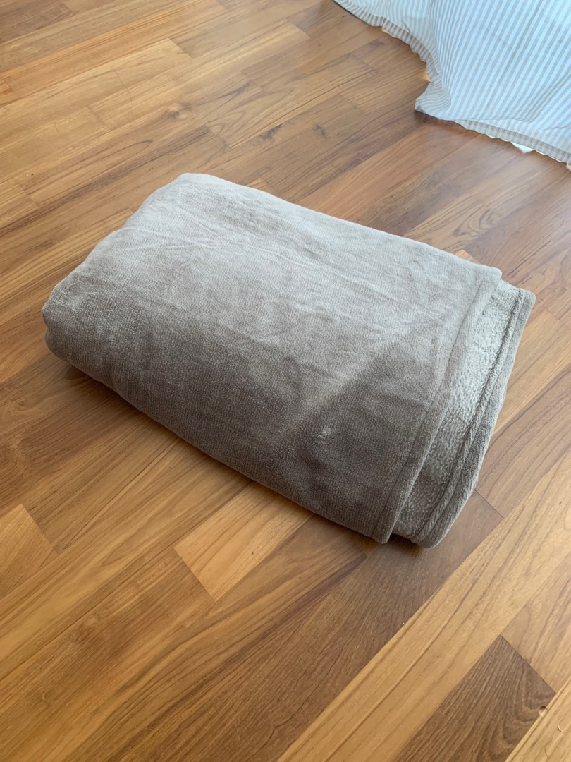 Muji blanket (180x200cm), Furniture & Home Living, Bedding & Towels on