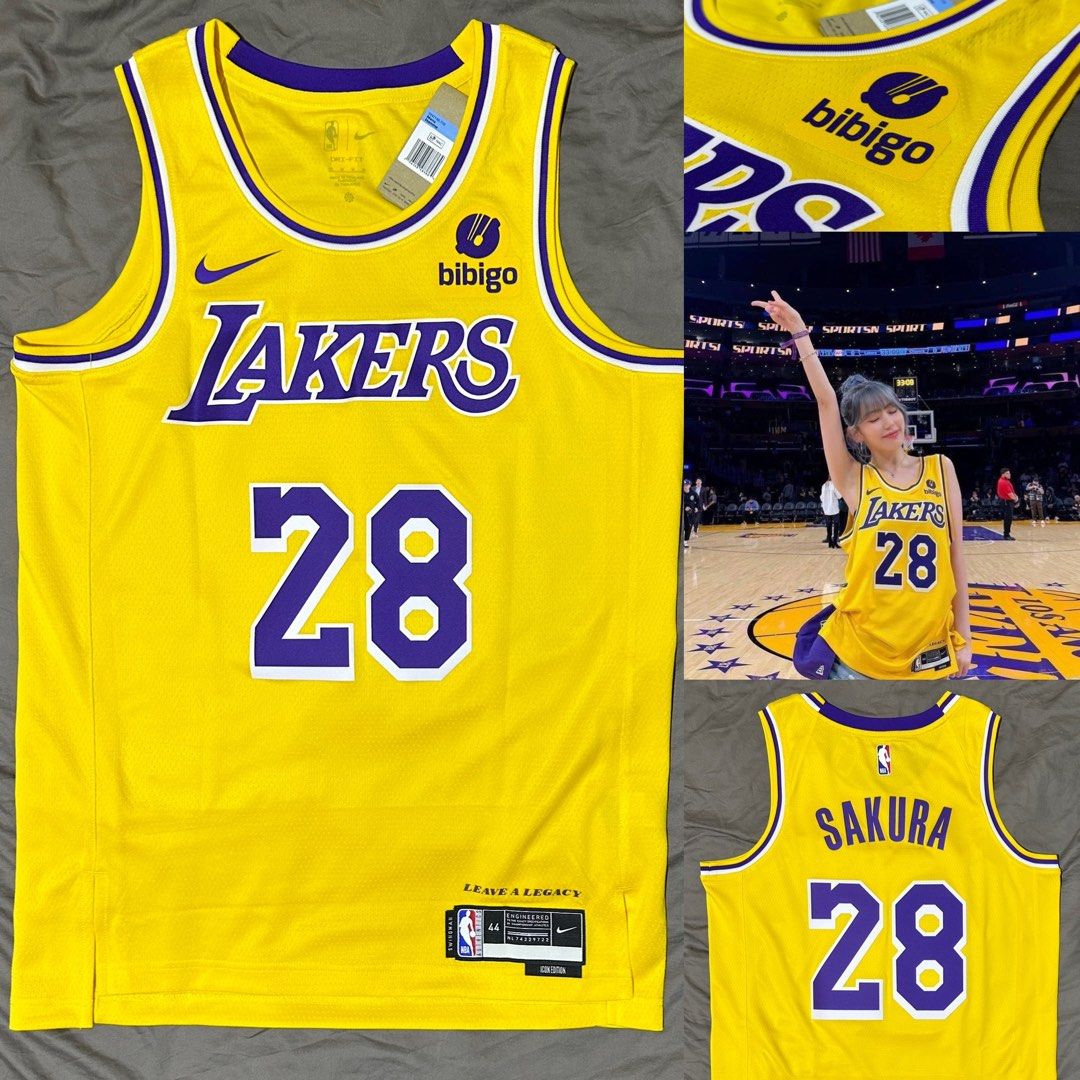 LE SSERAFIM X Lakers NBA 湖人客製球衣團 連廣告章 Sakura 宮脇咲良, 男裝, 運動服裝 - Carousell